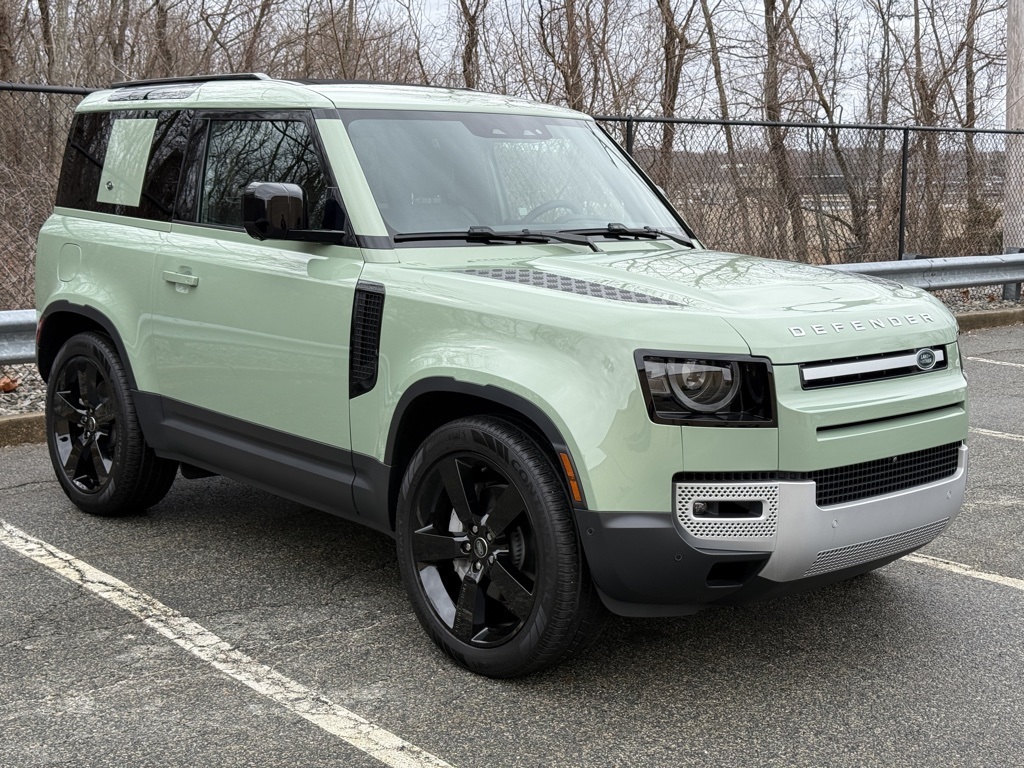 2023 Land Rover Defender photo 3