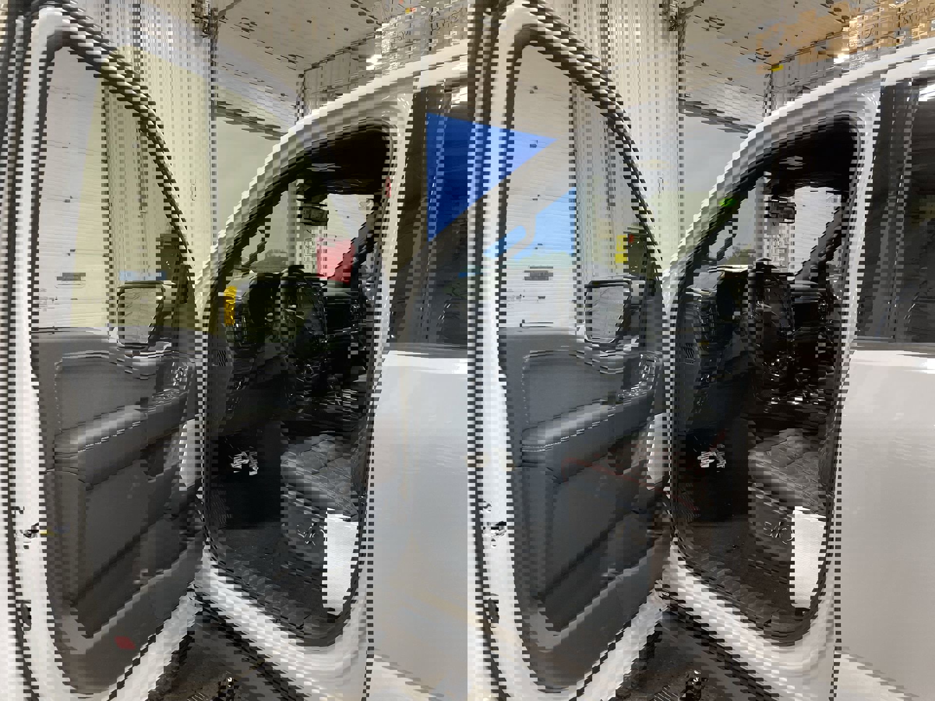 2025 Ford F-150 Lariat photo 13