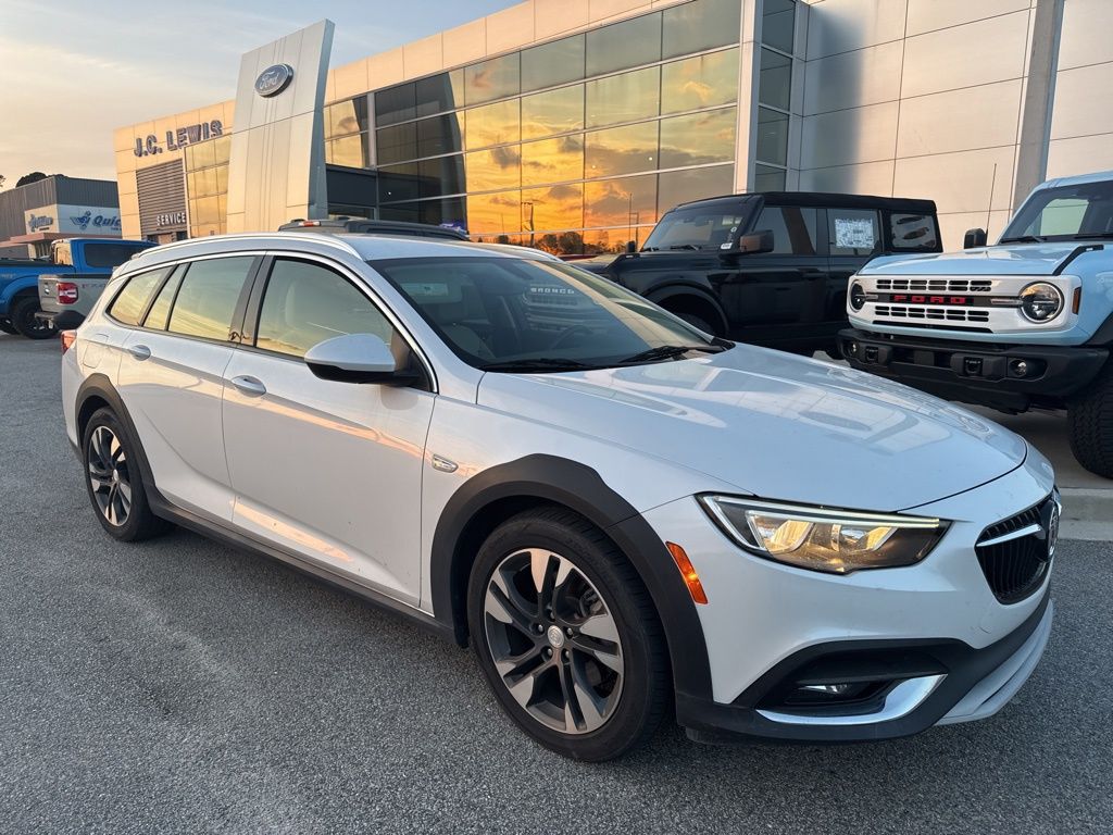2019 Buick Regal TourX Essence