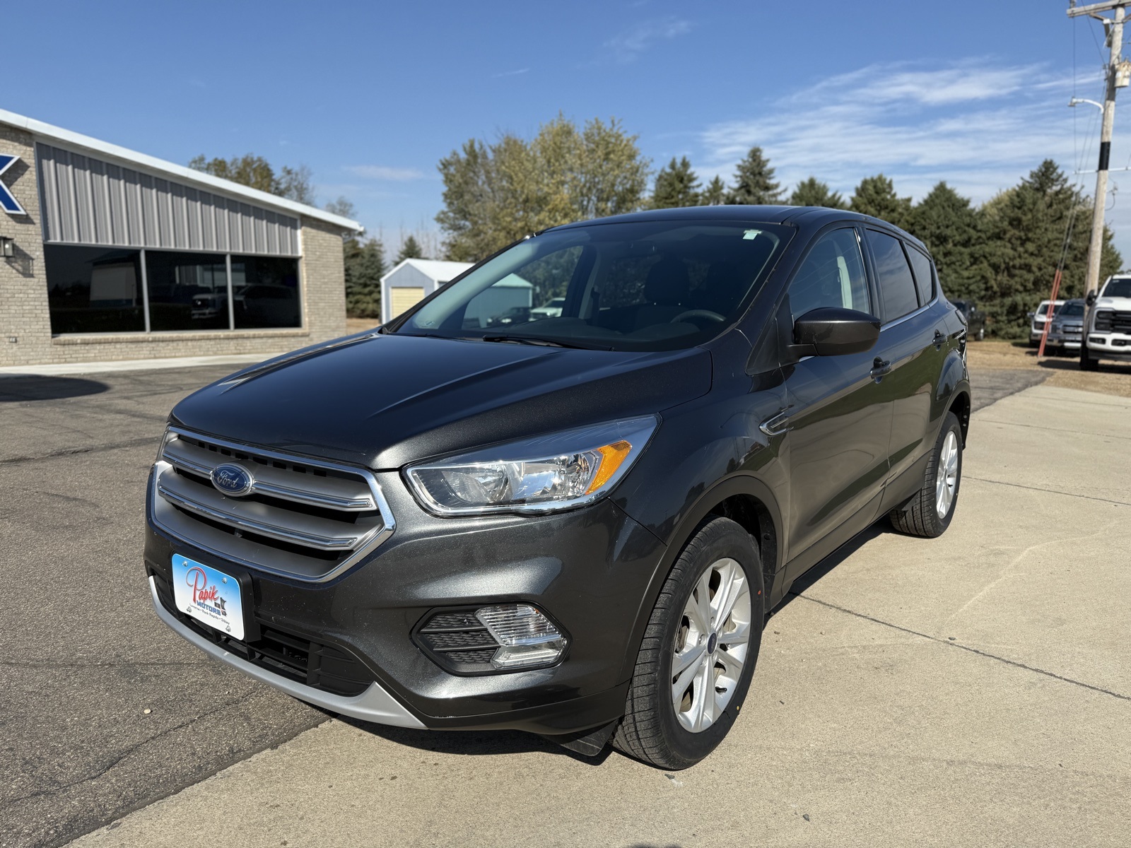 Used 2017 Ford Escape SE with VIN 1FMCU9G91HUA41523 for sale in Luverne, Minnesota