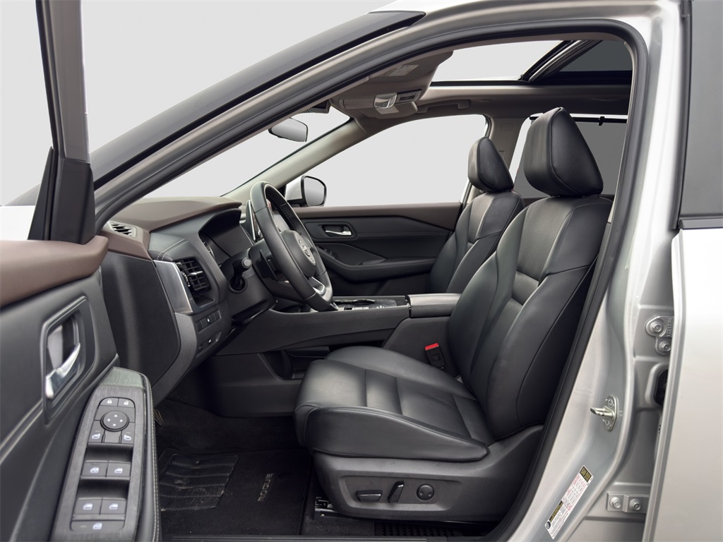 2022 Nissan Rogue SV photo 9