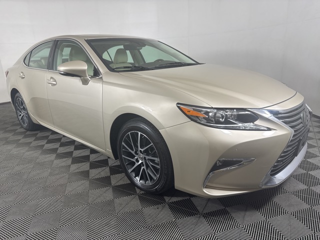 2017 Lexus ES 350's photo