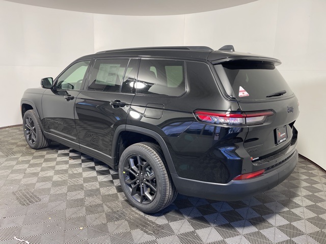 2025 Jeep Grand Cherokee Limited photo 4