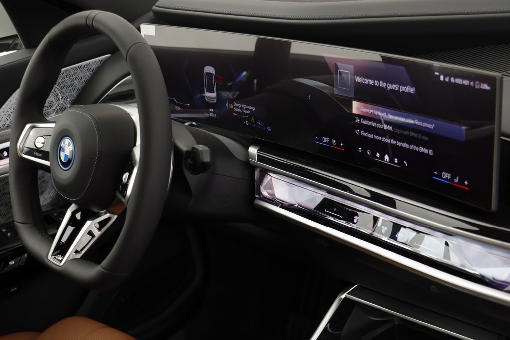 2026 Bmw 750e photo 21