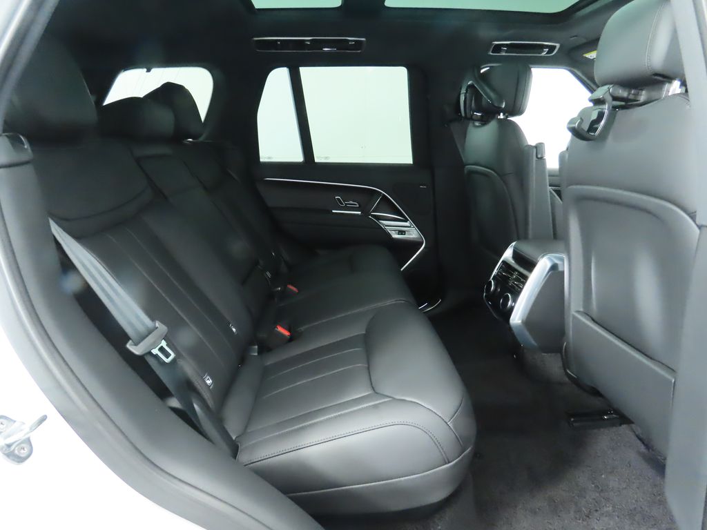 2025 Land Rover Range Rover SE photo 20