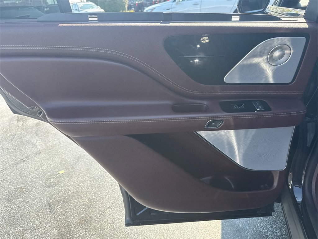 2022 Lincoln Aviator Black Label photo 26
