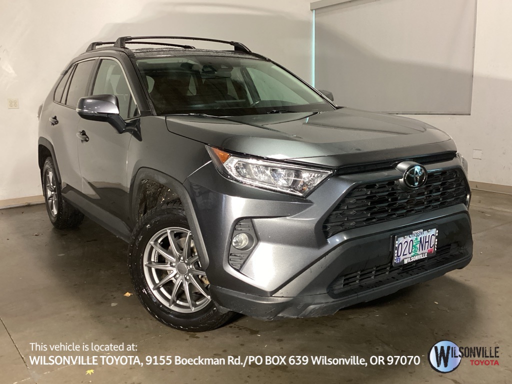 2021 Toyota RAV4 XLE's photo