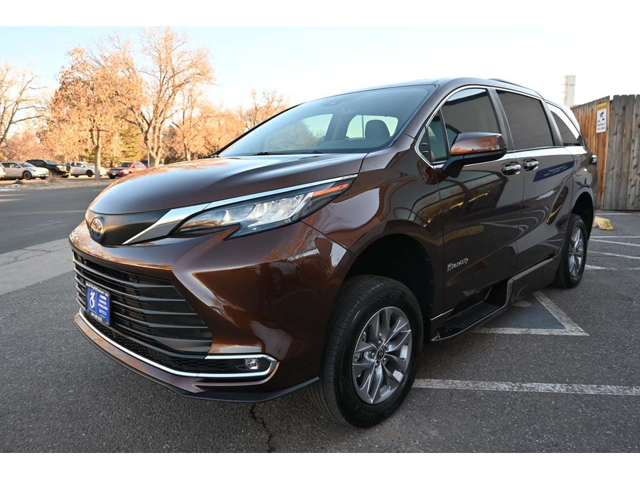 2022 Toyota Sienna XLE photo 10