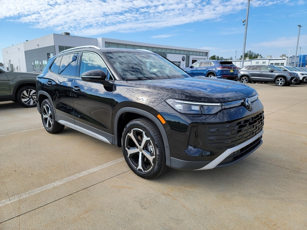 2025 Volkswagen Tiguan SE's photo