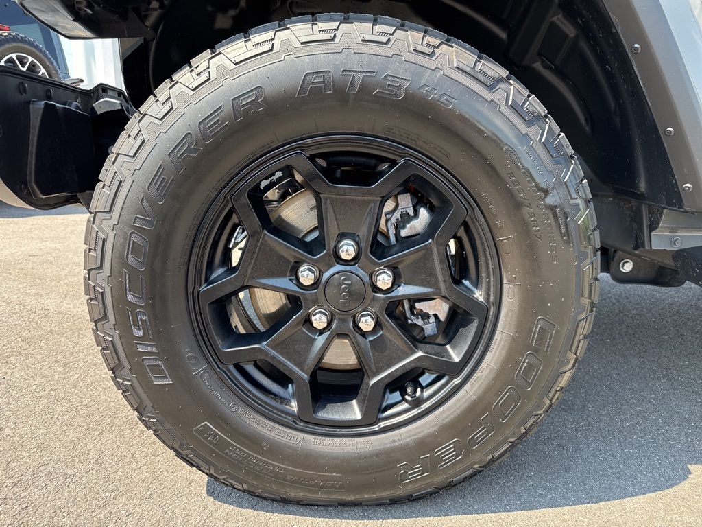 2021 Jeep Gladiator Willys photo 13
