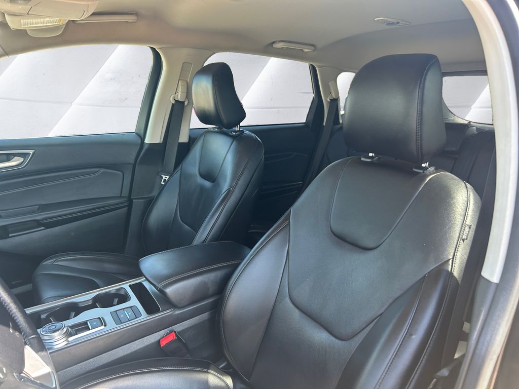 2022 Ford Edge Titanium photo 8