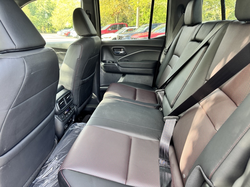 2025 Honda Ridgeline Black Edition photo 7