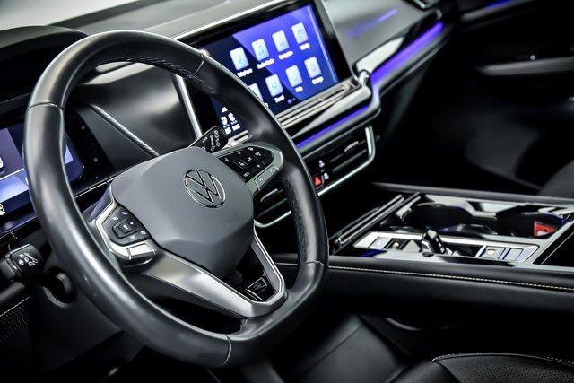 2024 Volkswagen Atlas Cross Sport SEL R-Line photo 13