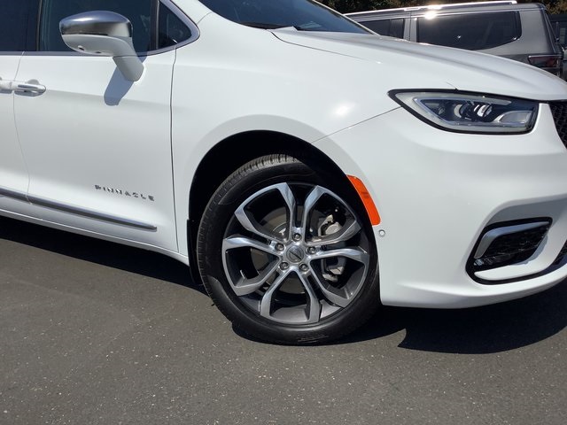 2024 Chrysler Pacifica Pinnacle photo 2