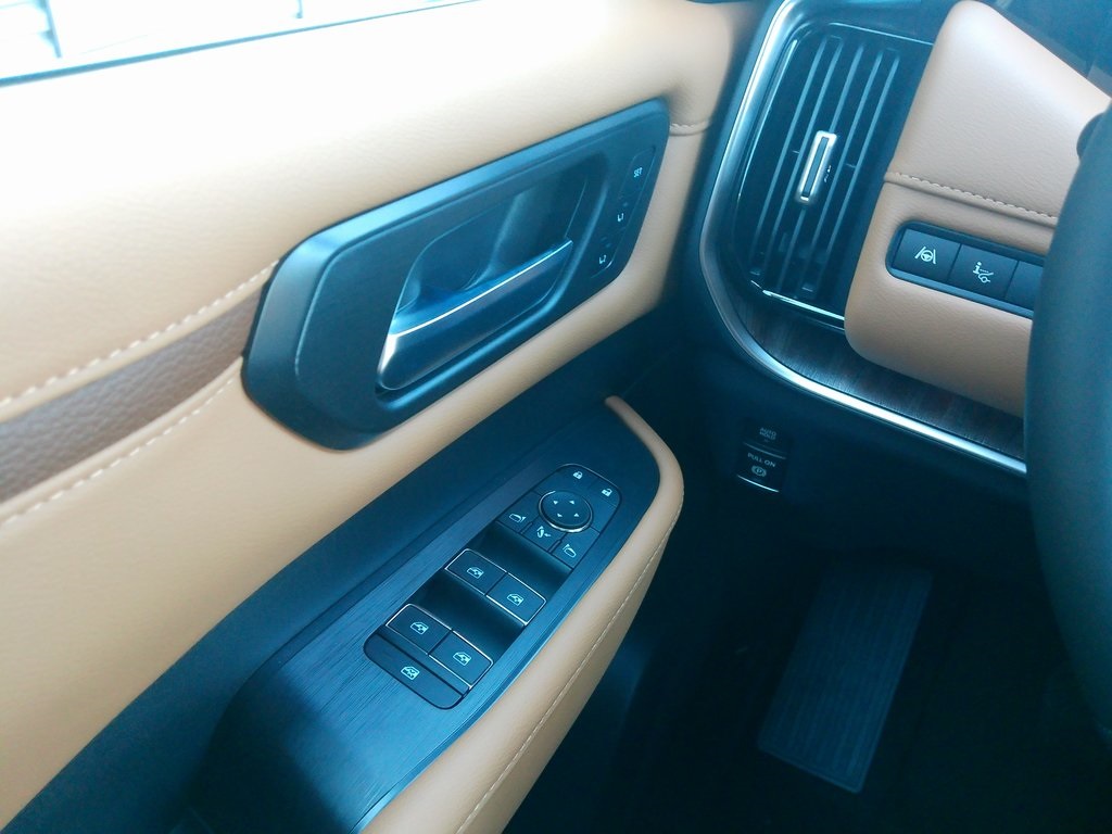 2025 Nissan Armada SL photo 47