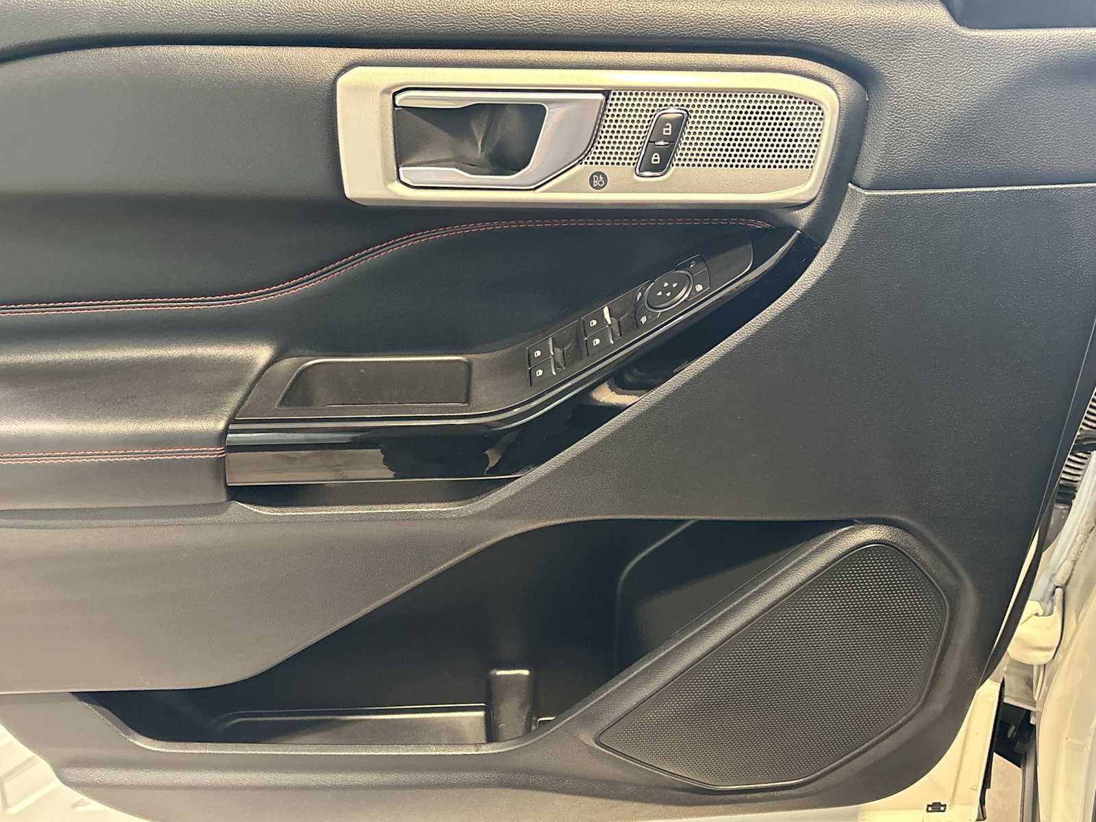 2022 Ford Explorer ST-Line photo 19