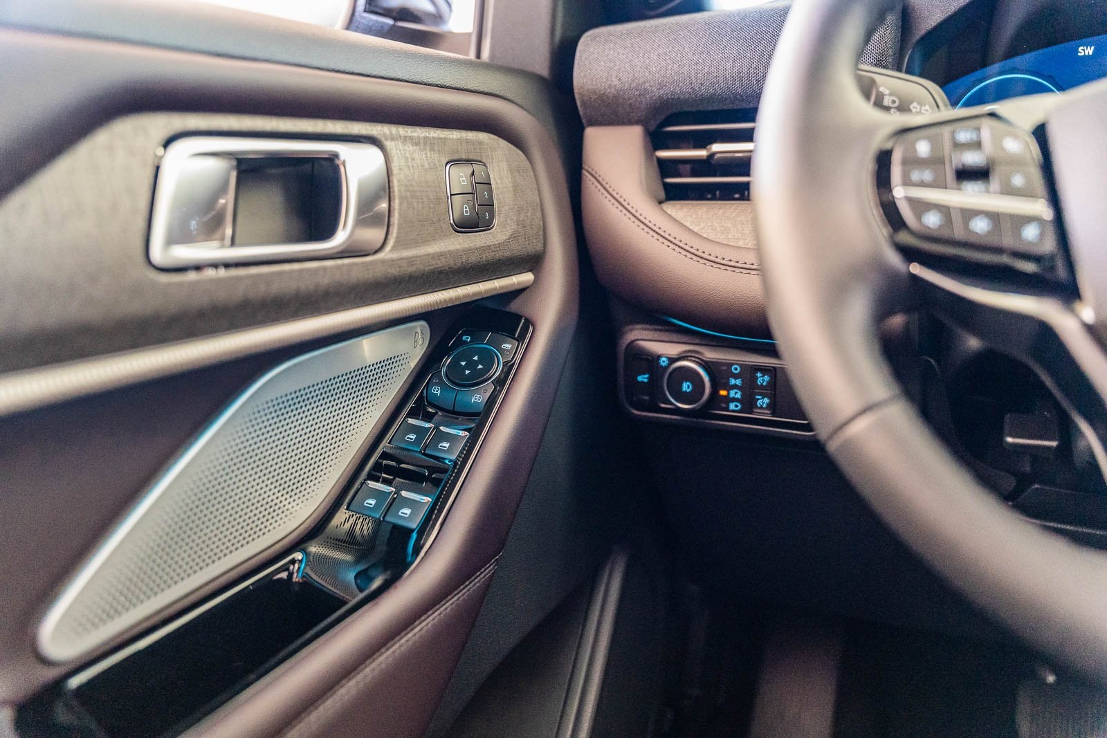 2025 Ford Explorer Platinum photo 17
