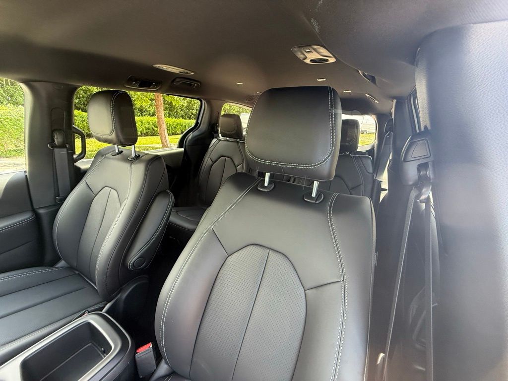 2026 Chrysler Pacifica photo 18