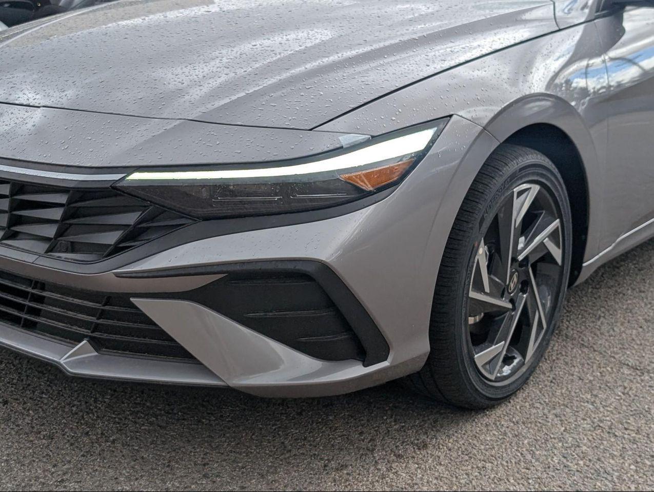 2025 Hyundai Elantra Hybrid SEL Sport photo 2