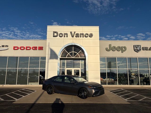 2024 Toyota Camry SE