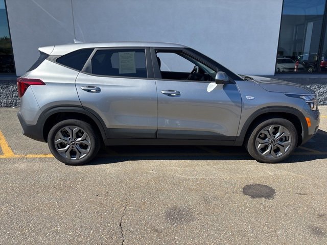 2024 Kia Seltos LX photo 3
