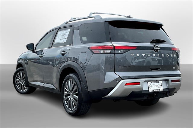 2025 Nissan Pathfinder SL photo 3