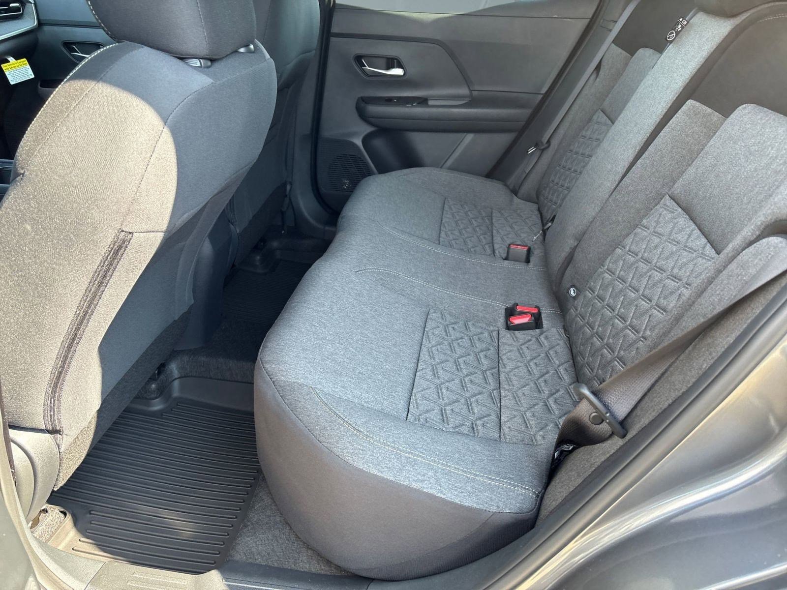 2026 Nissan Kicks SV photo 16
