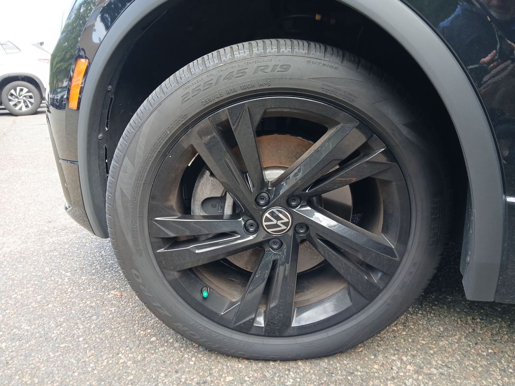 2024 Volkswagen Tiguan SE R-Line Black photo 25