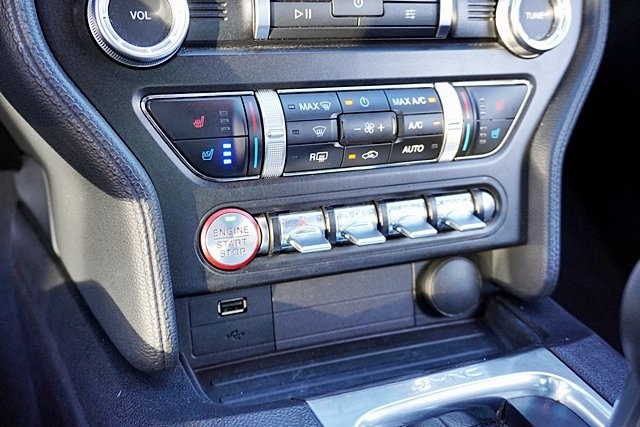 Used 2020 White Ford GT Premium image 23