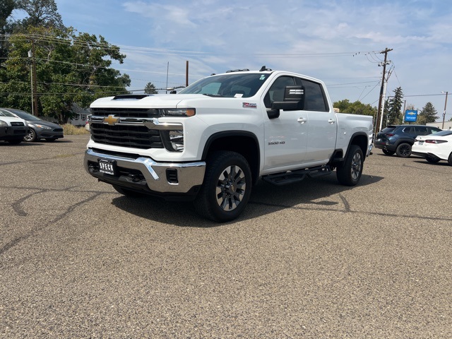 2024 Chevrolet Silverado 3500HD LT photo 3