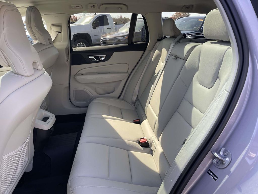 2026 Volvo V60 Cross Country B5 AWD Plus photo 2