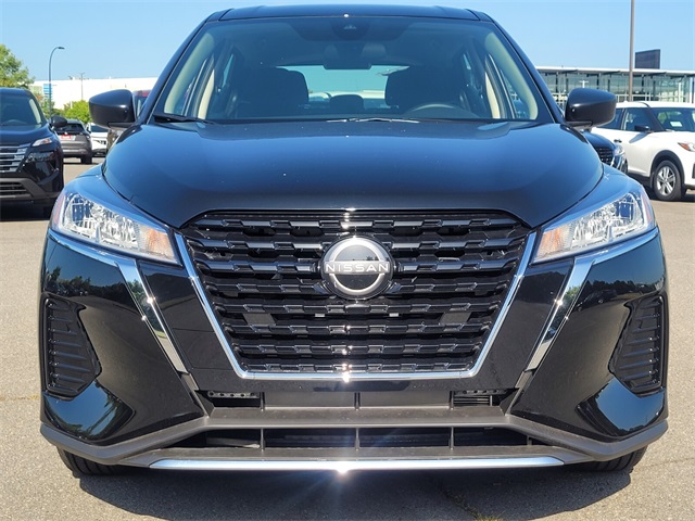 2025 Nissan Kicks Play S photo 3