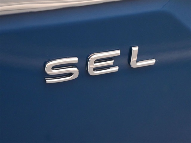 2025 Volkswagen Atlas SEL photo 8