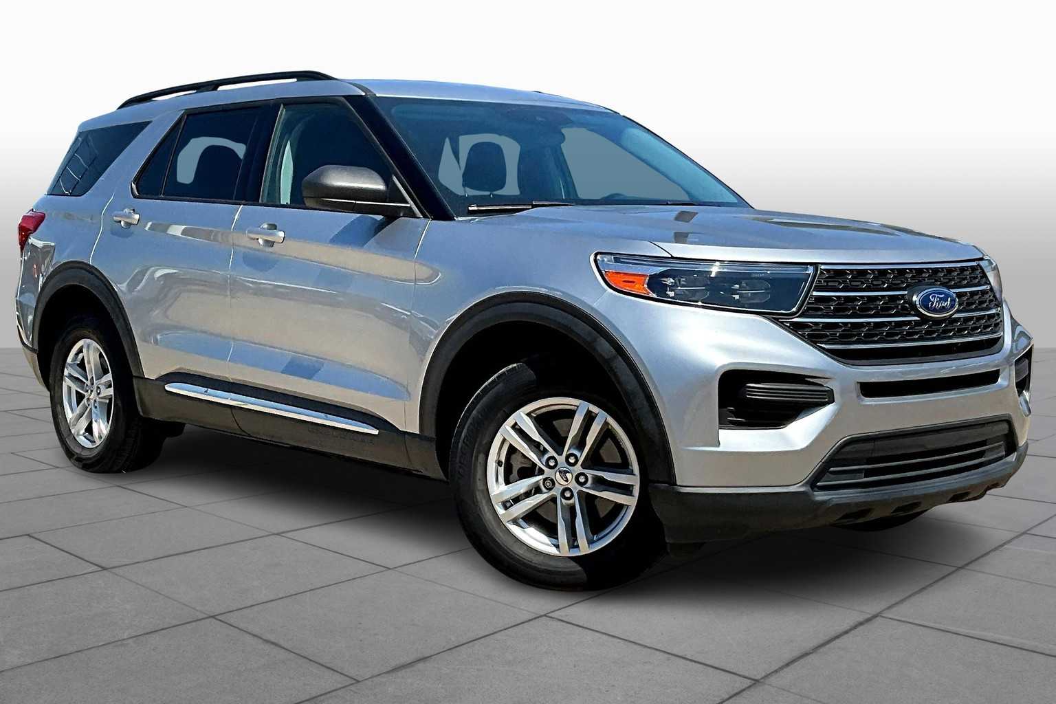 2022 Ford Explorer XLT Sport photo 2