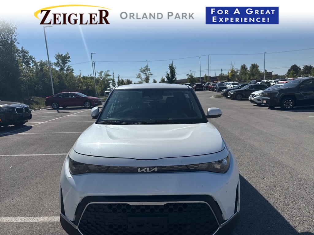 2023 Kia Soul LX photo 2