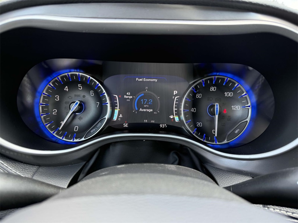 2025 Chrysler Pacifica photo 23