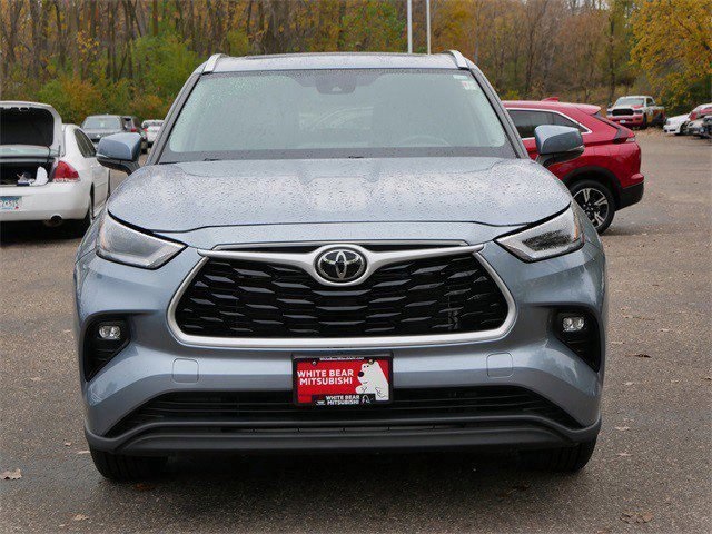 Used 2021 Toyota Highlander XLE with VIN 5TDGZRBH8MS117081 for sale in White Bear Lake, Minnesota