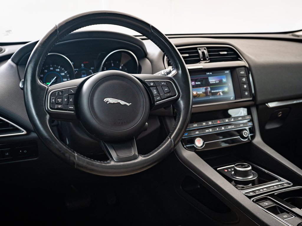 2018 Jaguar F-PACE Premium photo 4