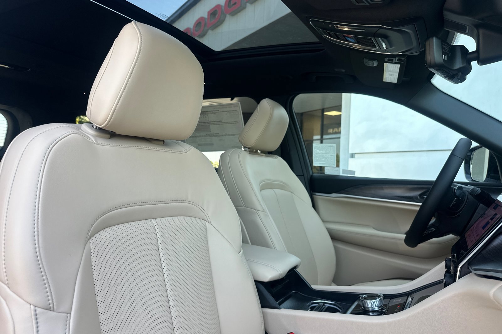 2025 Jeep Grand Cherokee Limited photo 17