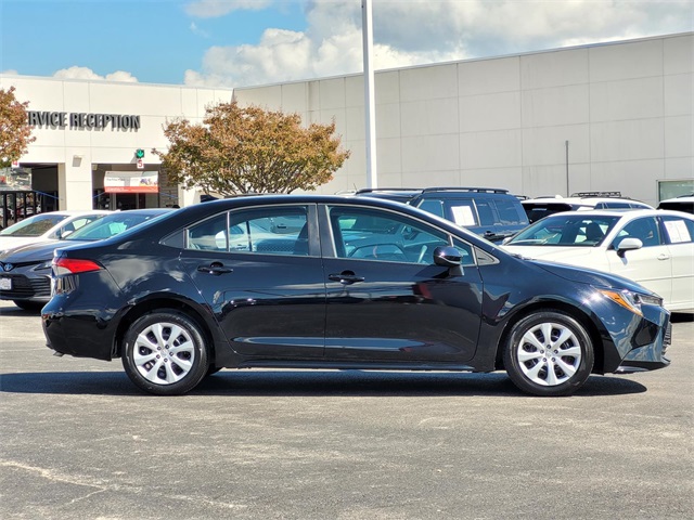 2024 Toyota Corolla LE photo 2