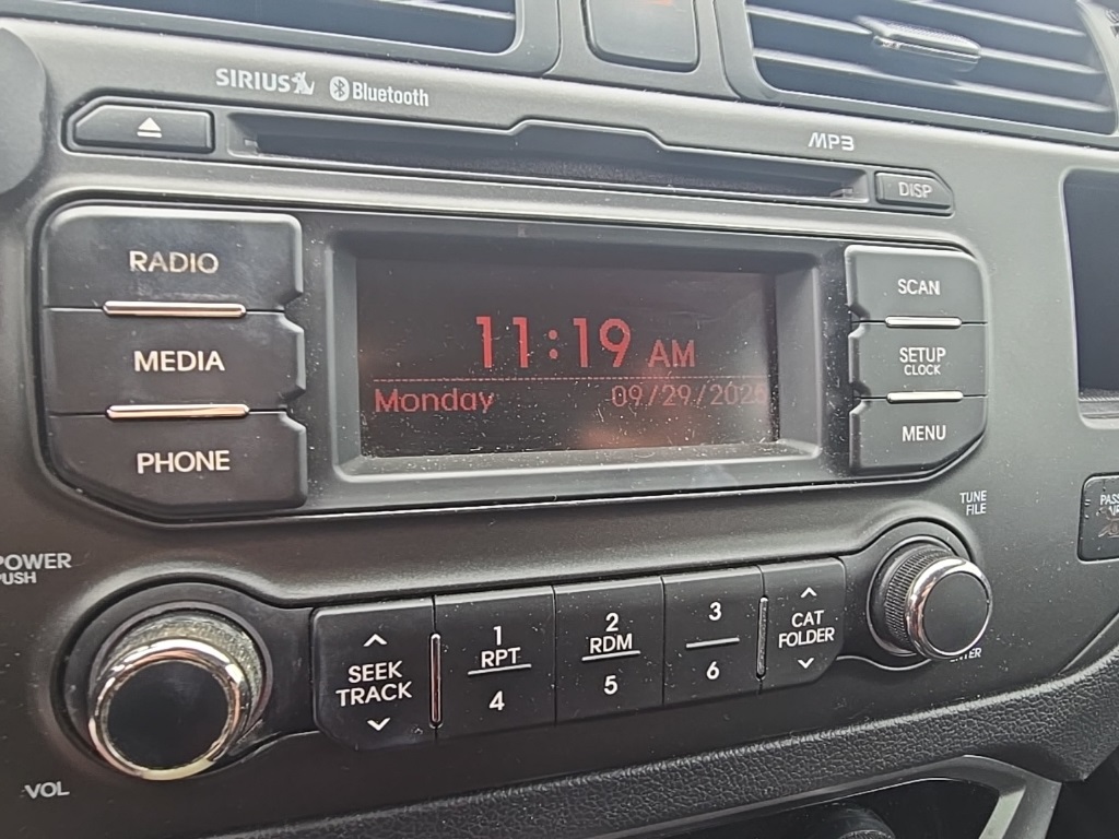 2013 Kia Rio EX photo 17