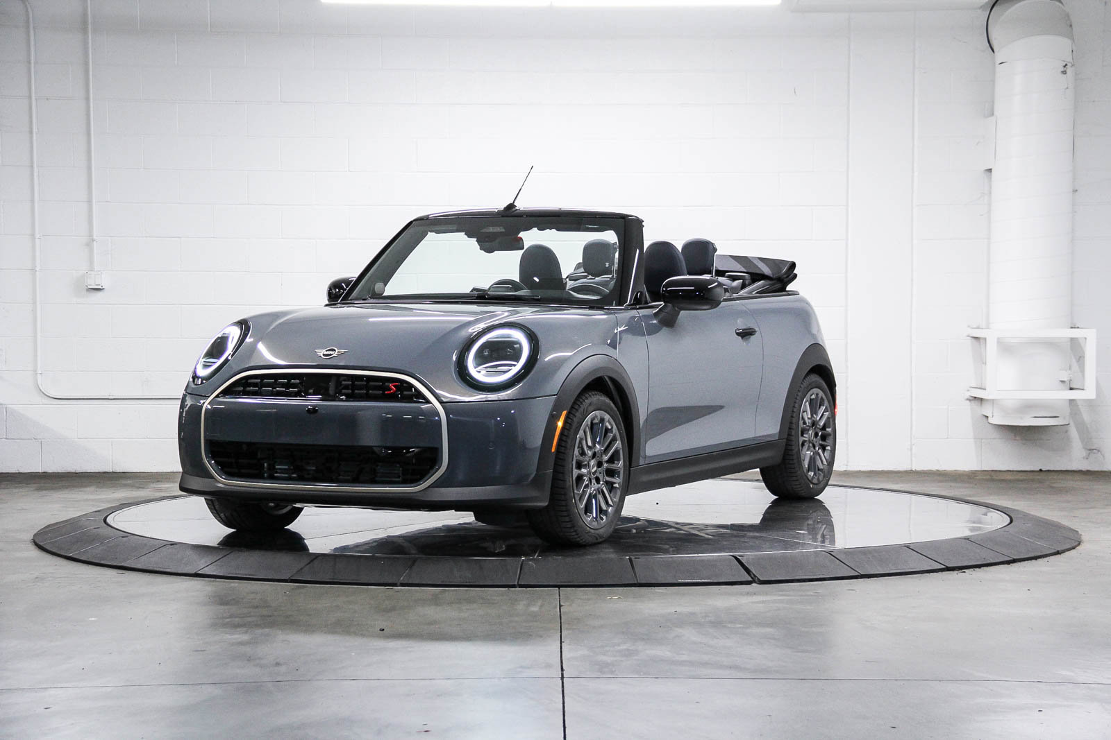 2026 Mini Cooper Convertible Iconic photo 8