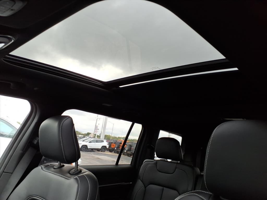 2025 Jeep Grand Cherokee Limited photo 10