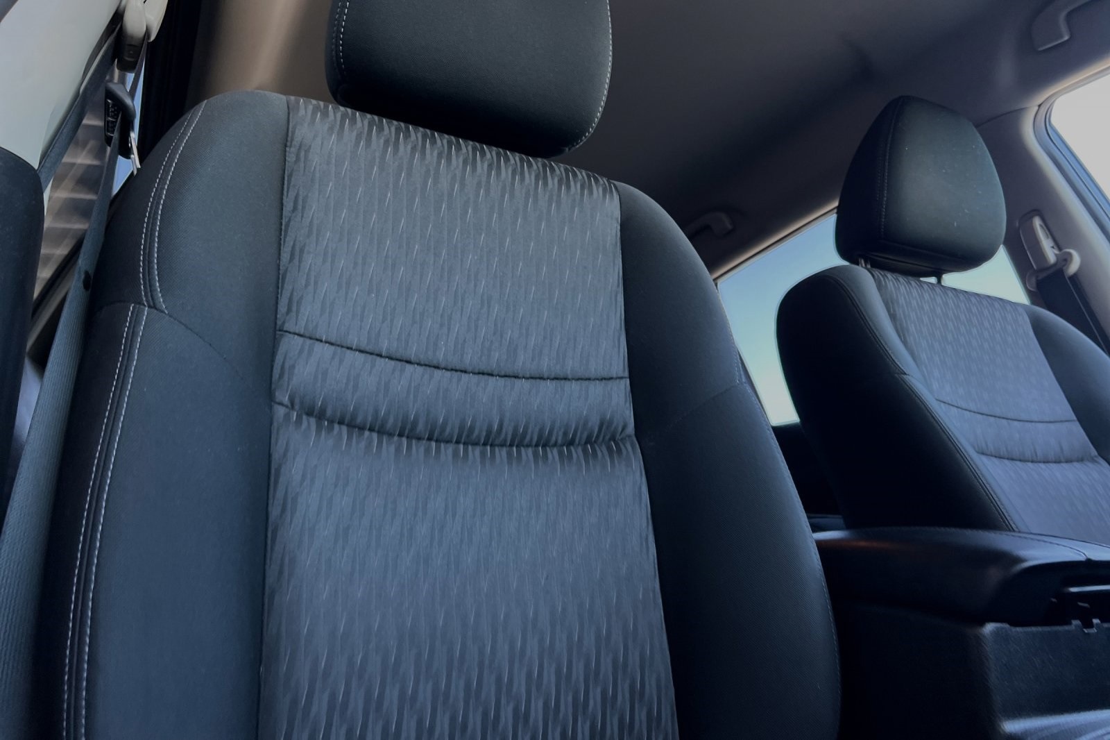 2020 Nissan Rogue SV photo 18