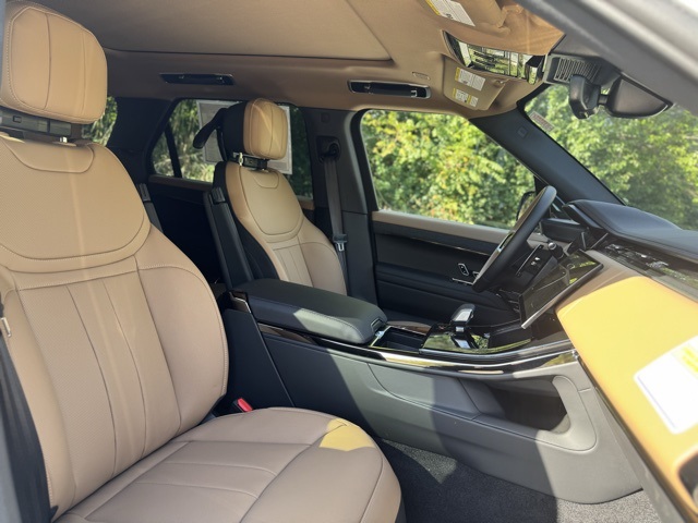 2025 Land Rover Range Rover Sport SE photo 21