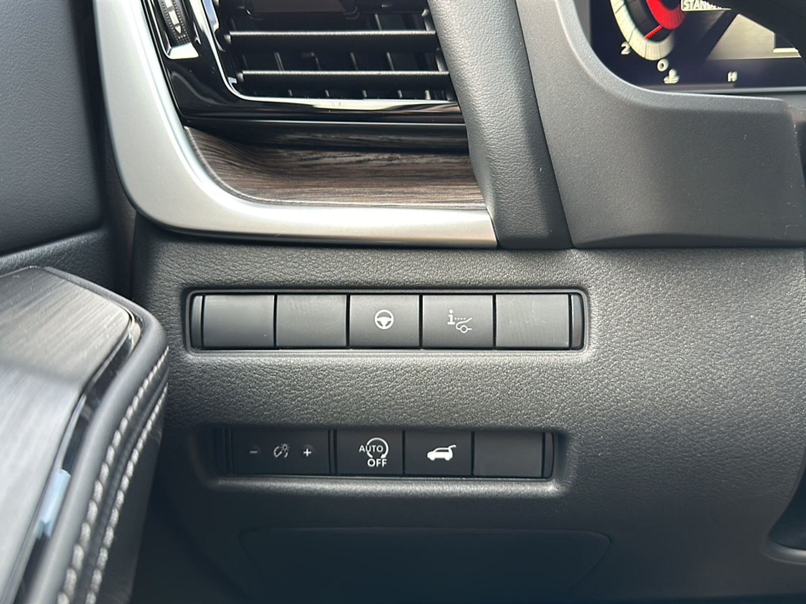 2025 Nissan Rogue Platinum photo 11