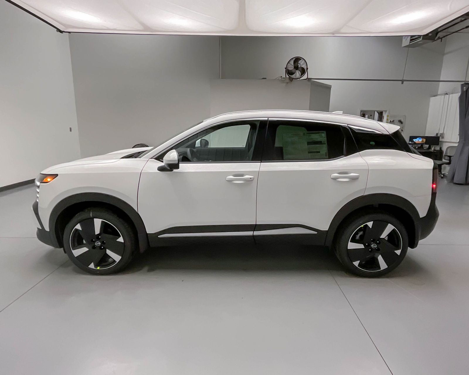 2025 Nissan Kicks SR photo 5
