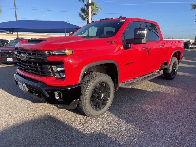 2025 Chevrolet Silverado 2500HD Custom photo 3