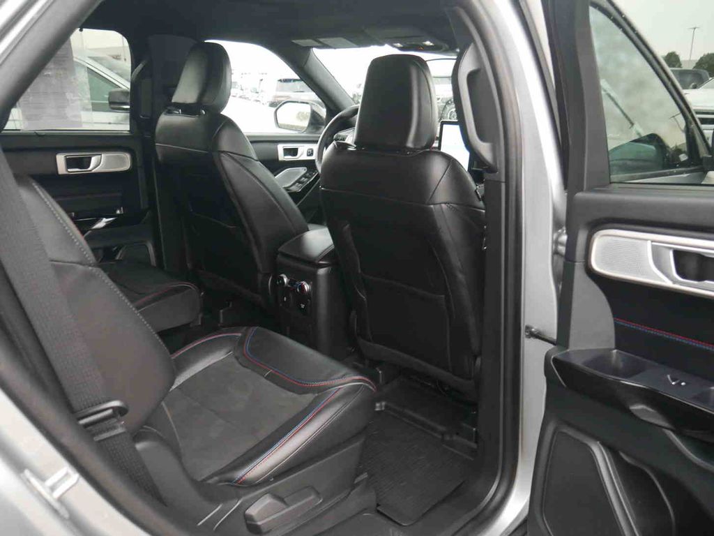 2024 Ford Explorer ST photo 23