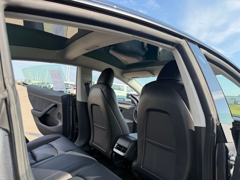2021 Tesla Model 3 Standard Range Plus photo 16